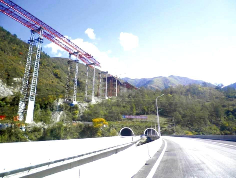雅泸高速螺旋隧道和钢结构大桥